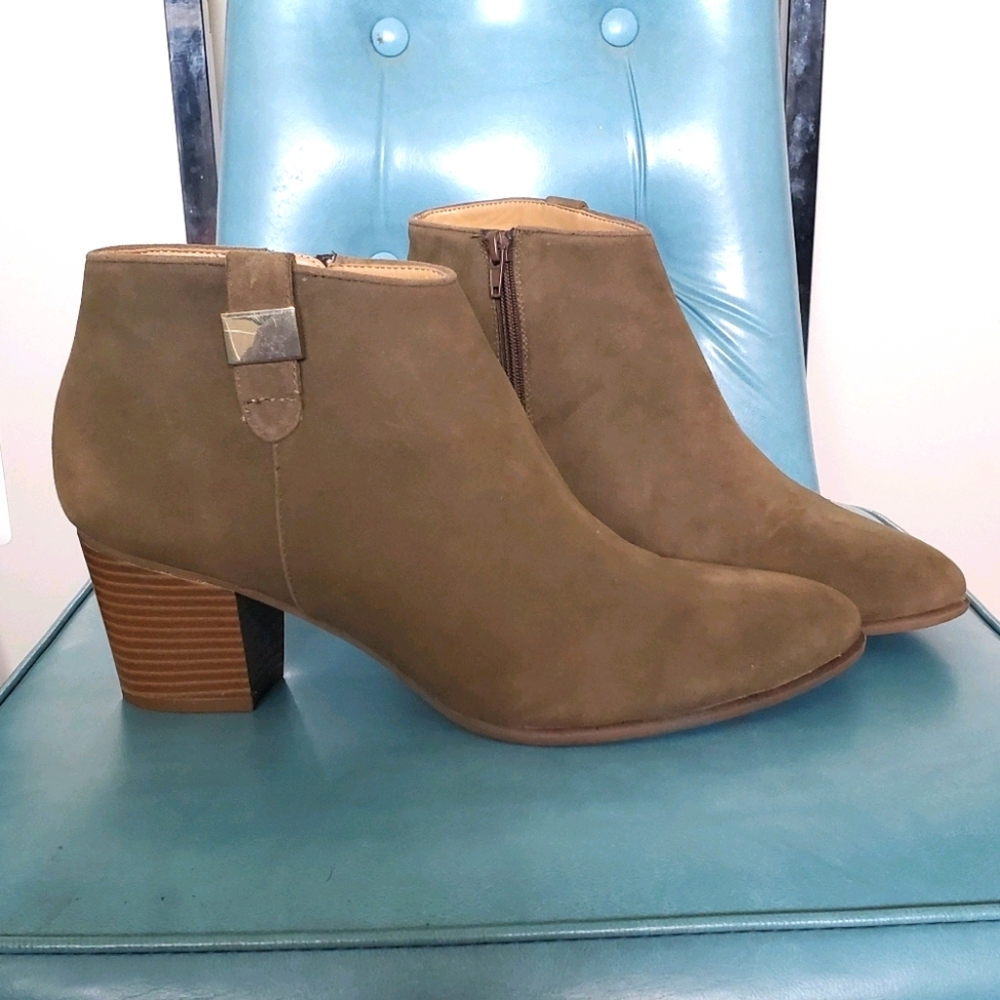 Like New Mushroom Taupe Green suede Alfani Booties